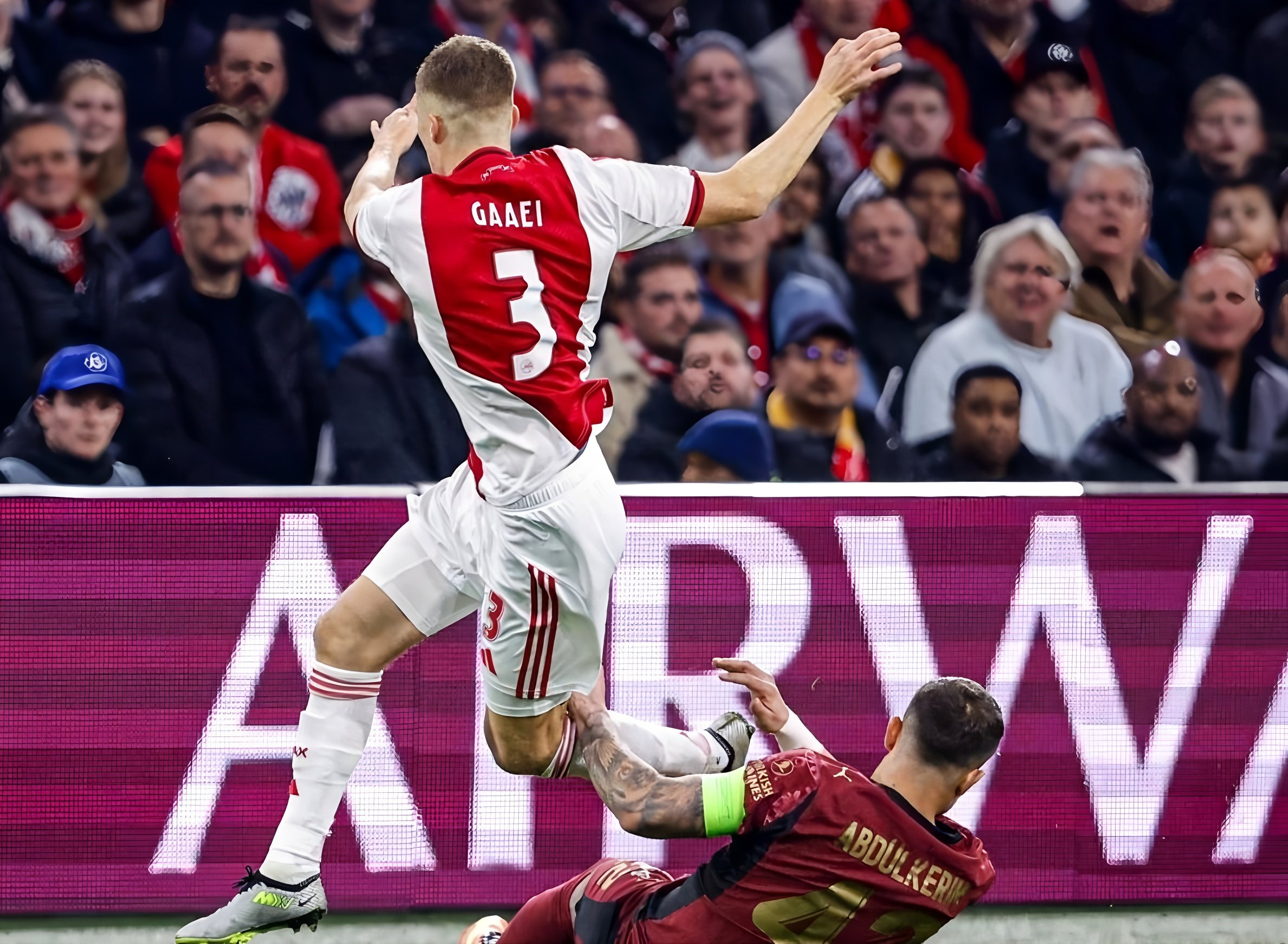 利物浦险胜，欧冠赛场激战赛逗(利物浦对热刺欧冠决赛上半场回放)